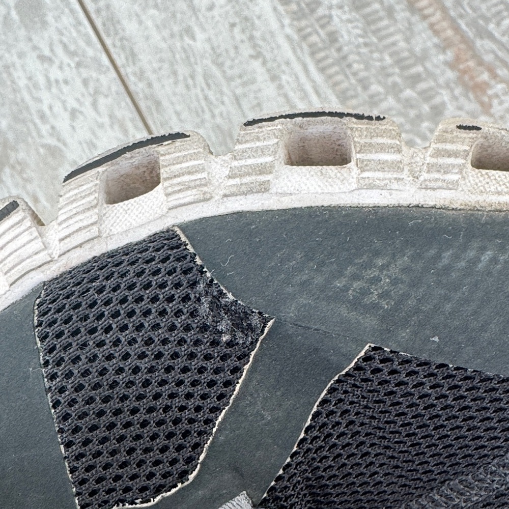 On Running Cloud Women's Running Shoes in Black size W10‎ - Picture 8 of 10
